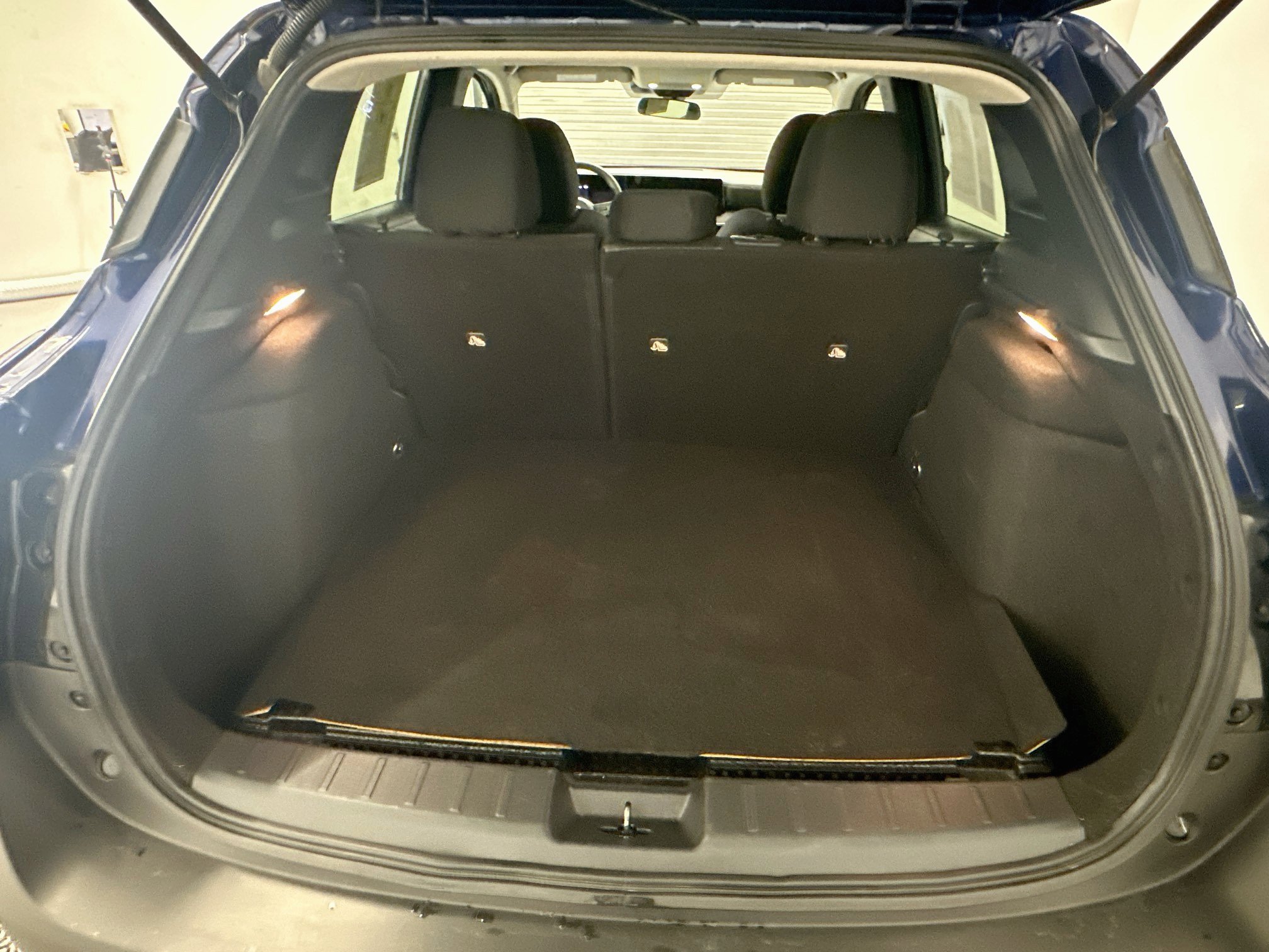 Used 2025 Nissan Kicks SV AWD/4WD image 29