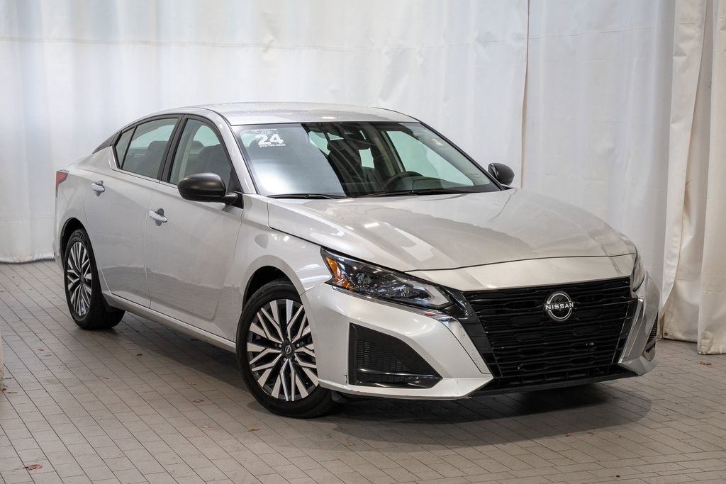 Used 2024 Nissan Altima 2.5 SV image 1
