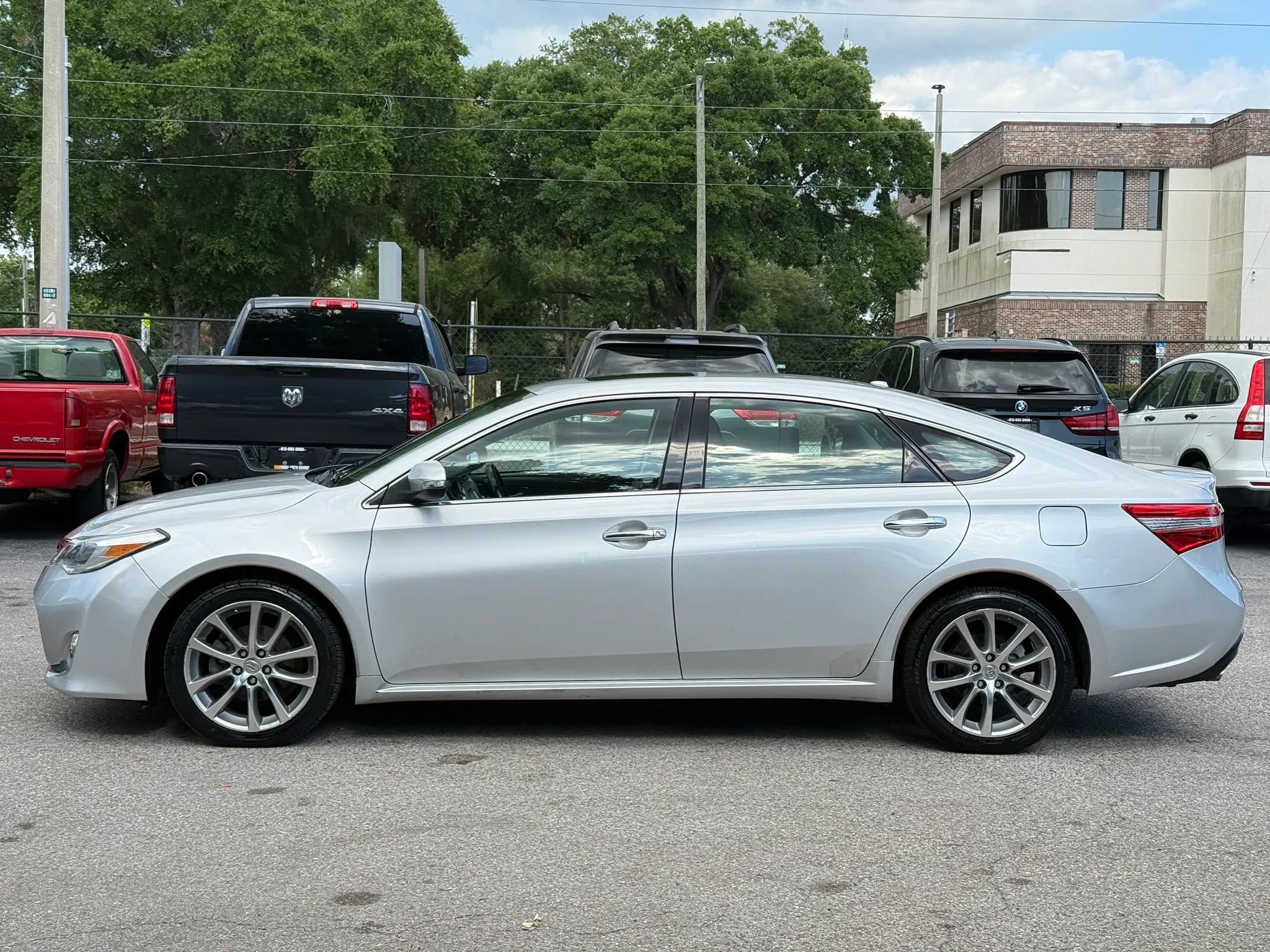 Used 2014 Toyota Avalon XLE Touring FWD image 4