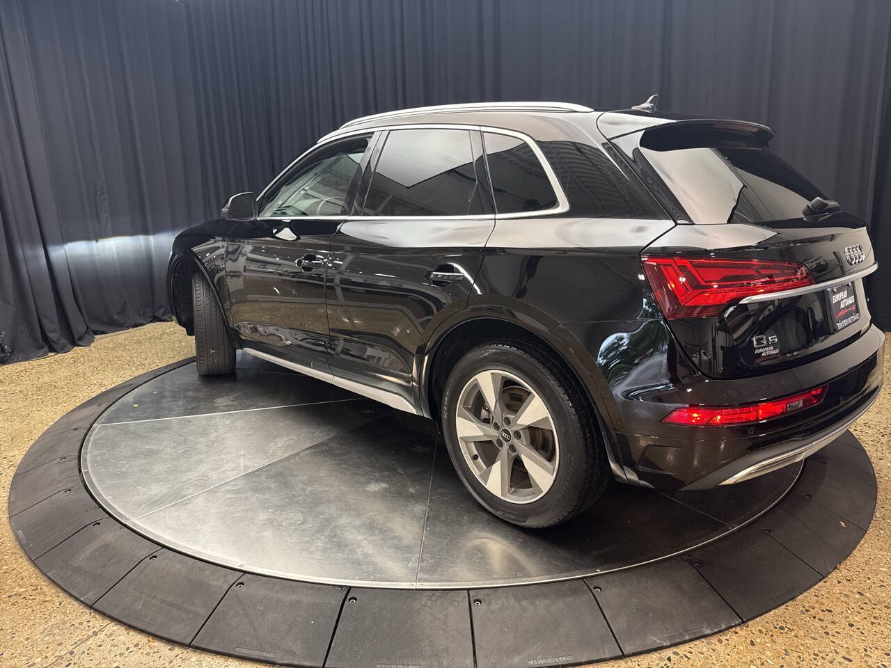 Used 2023 Audi Q5 2.0T Premium w/ Convenience Package AWD/4WD image 4