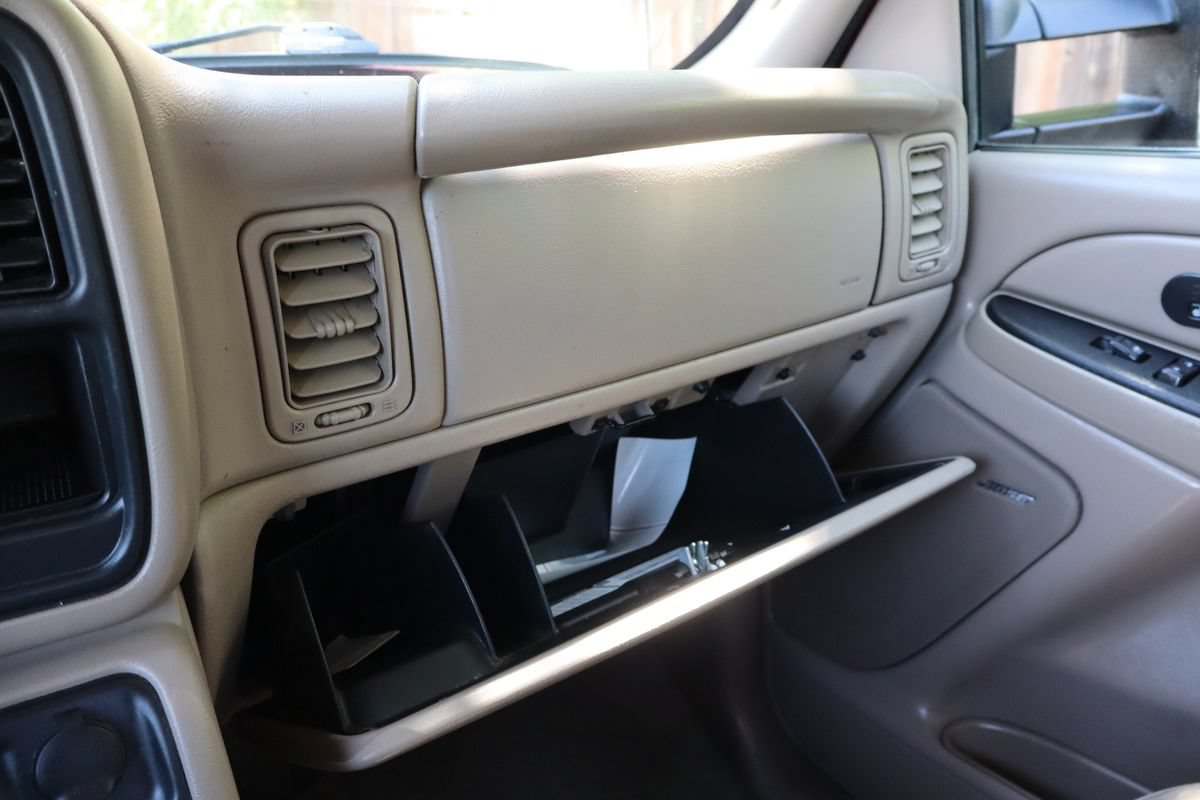 Used 2006 Chevrolet Silverado 2500 LT w/ Onstar Plus Package AWD/4WD image 36