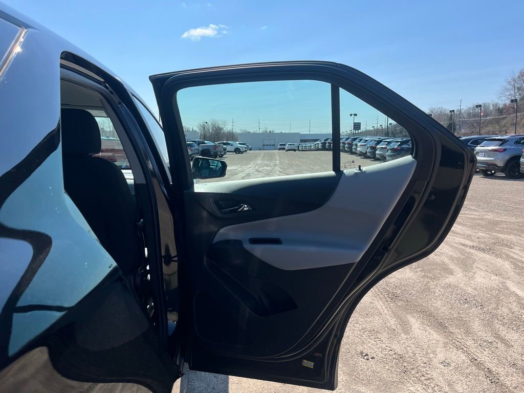 Used 2020 Chevrolet Equinox LS image 30