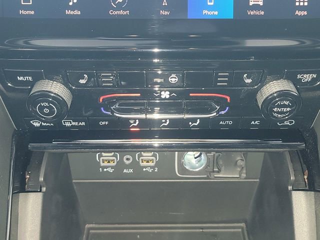 Used 2023 Jeep Grand Cherokee Limited w/ Black Appearance Package image 22