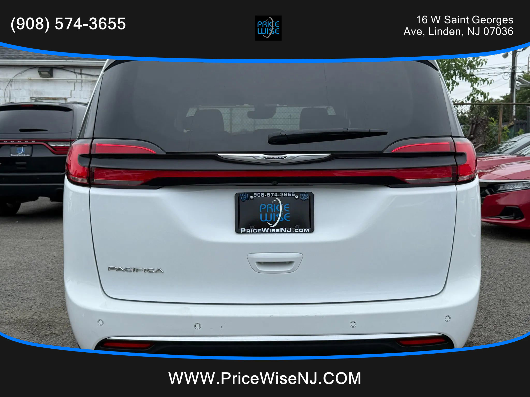 Used 2022 Chrysler Pacifica Touring-L image 5