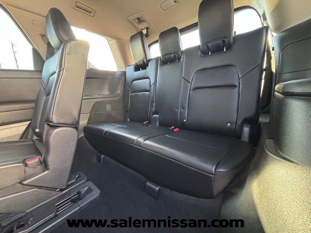 Certified 2025 Nissan Pathfinder SL w/ Lighting Package (N92) image 14