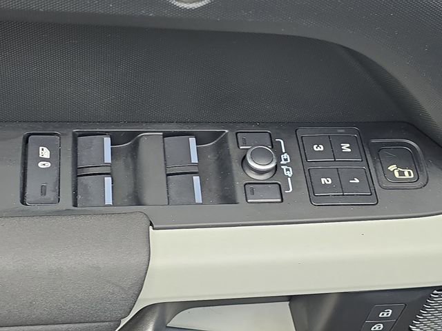 Certified 2022 Land Rover Defender 110 SE image 29
