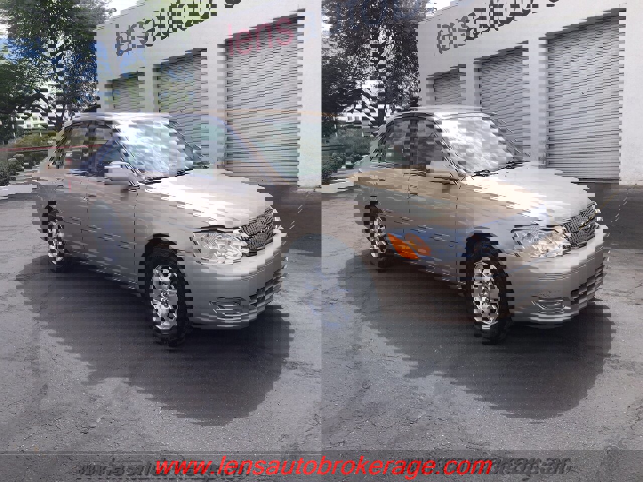 Used 2001 Toyota Avalon XLS FWD image 2