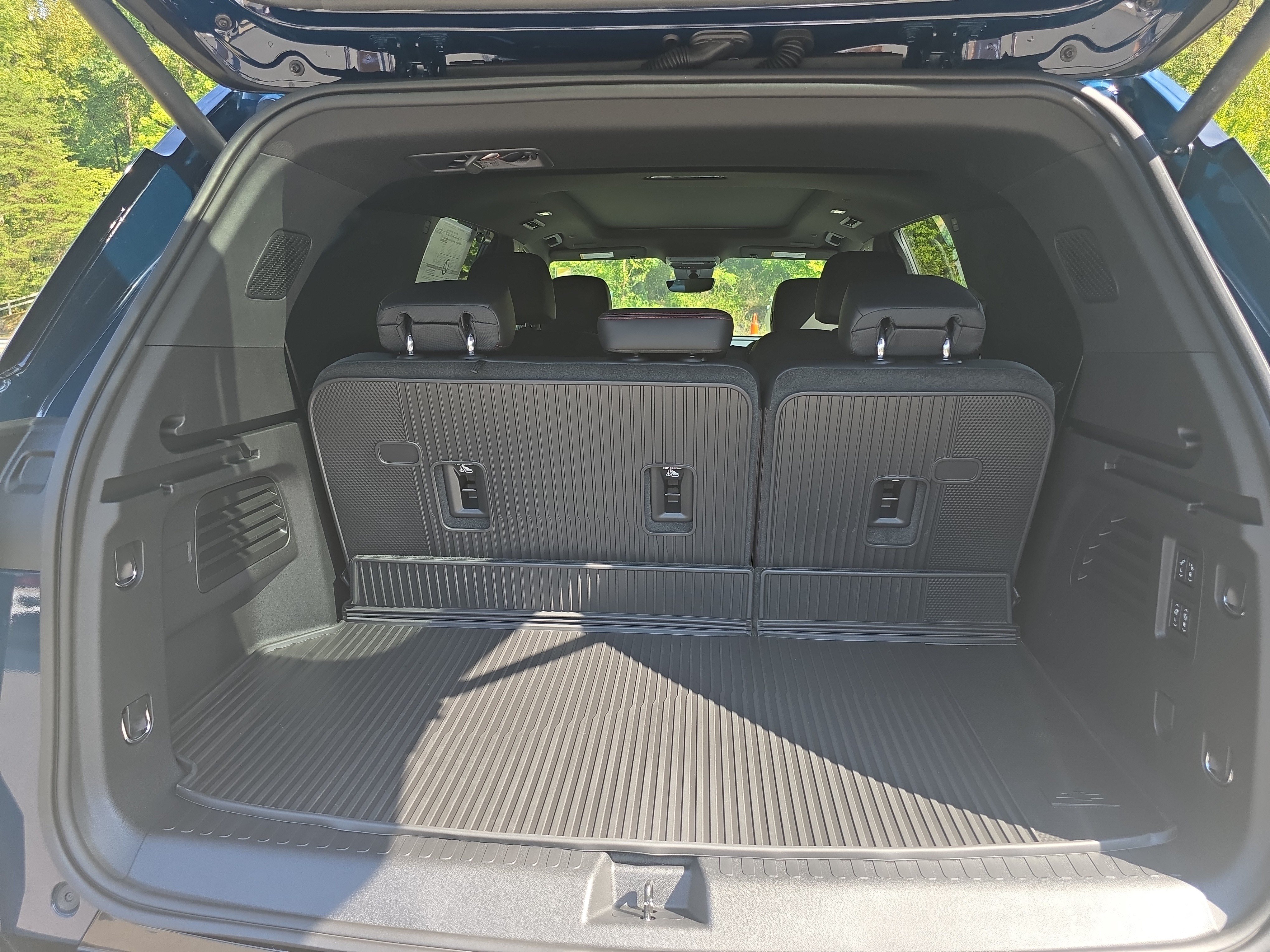 New 2027 Chevrolet Traverse RS w/ LPO, Floor Liner Package AWD/4WD image 25