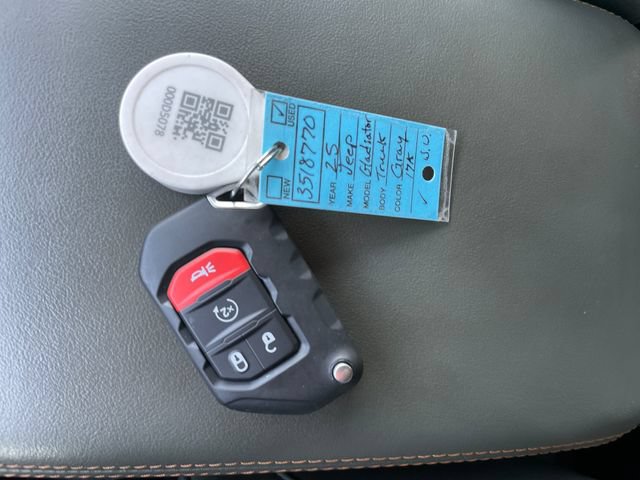 Used 2025 Jeep Gladiator Mojave AWD/4WD image 26