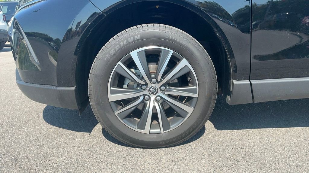 Used 2023 Toyota Venza LE image 8