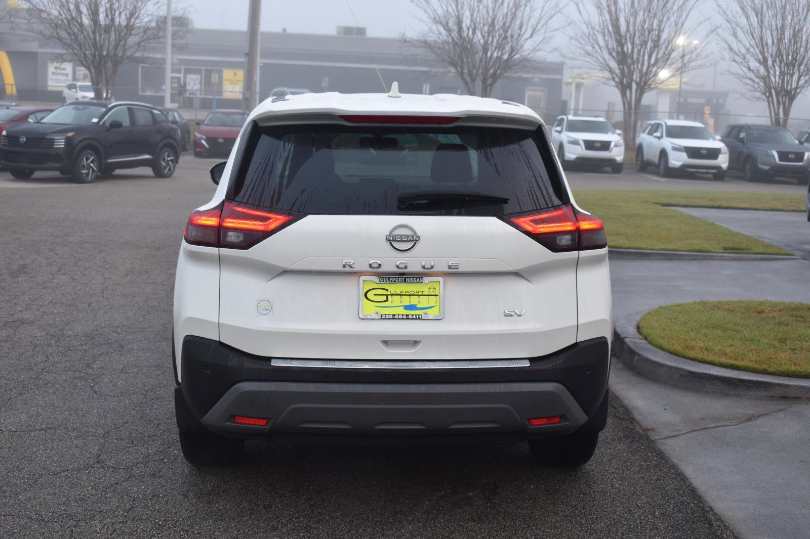 Used 2023 Nissan Rogue SV image 6