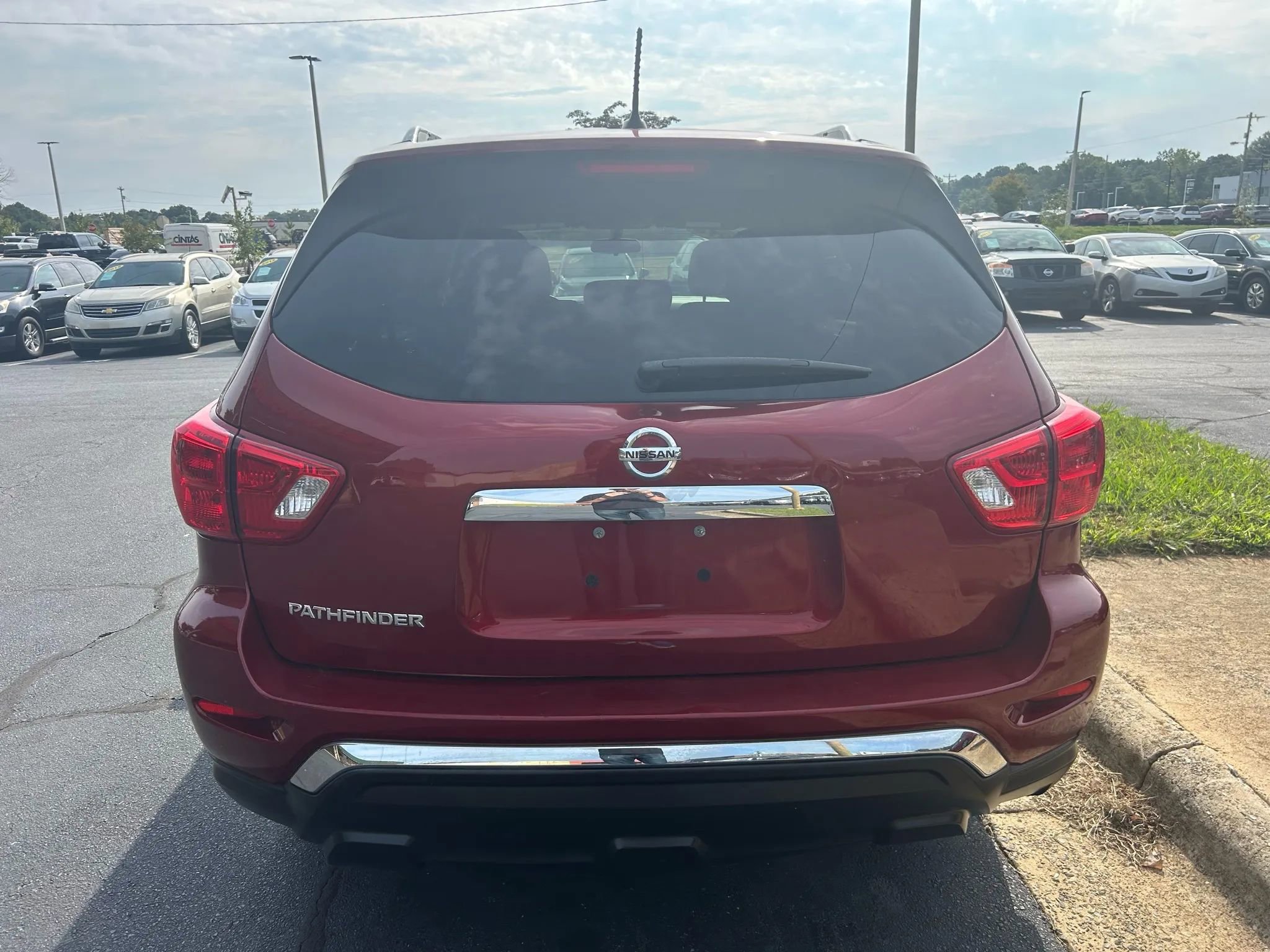 Used 2018 Nissan Pathfinder S image 6