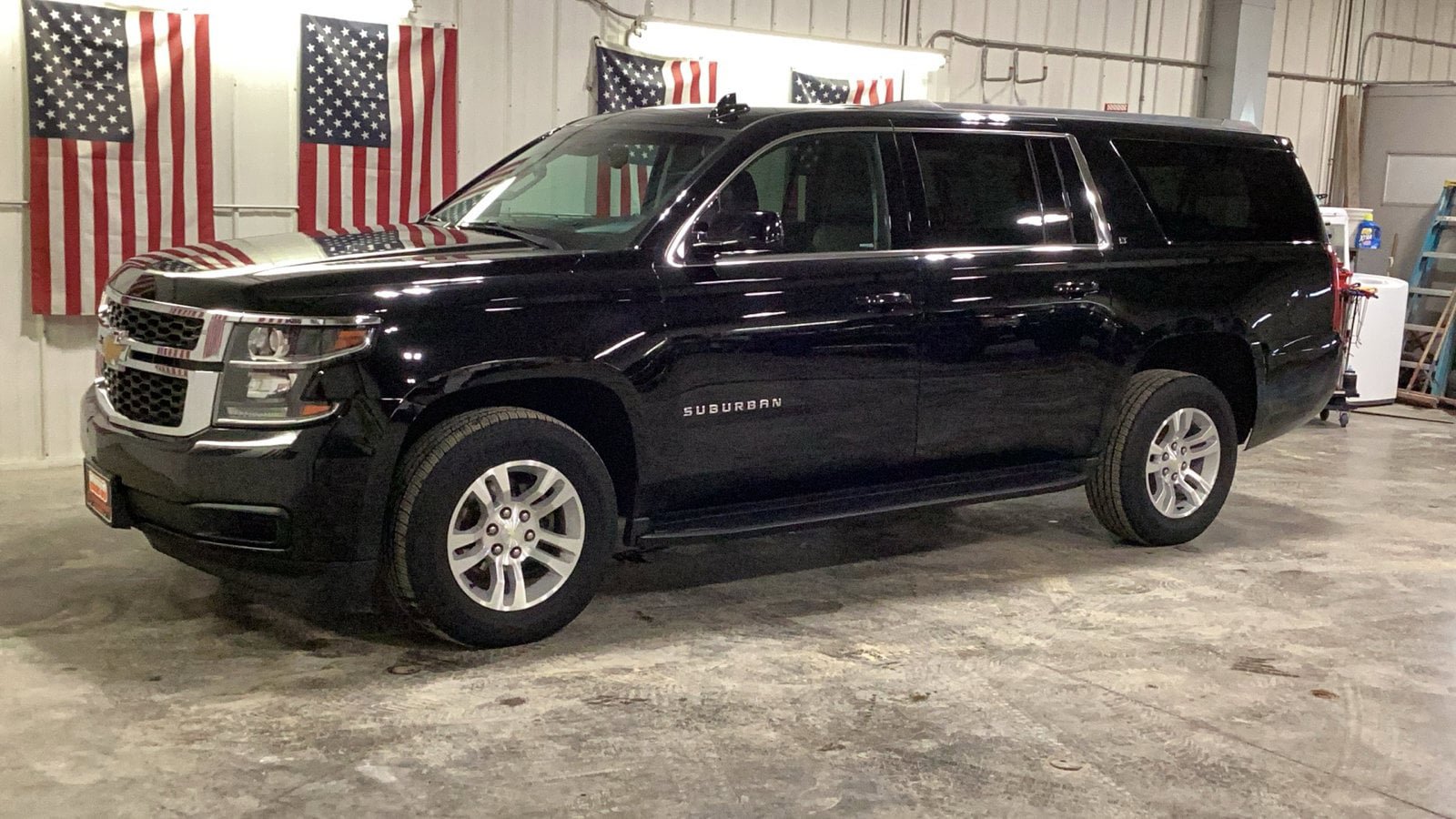 Used 2018 Chevrolet Suburban LT image 2