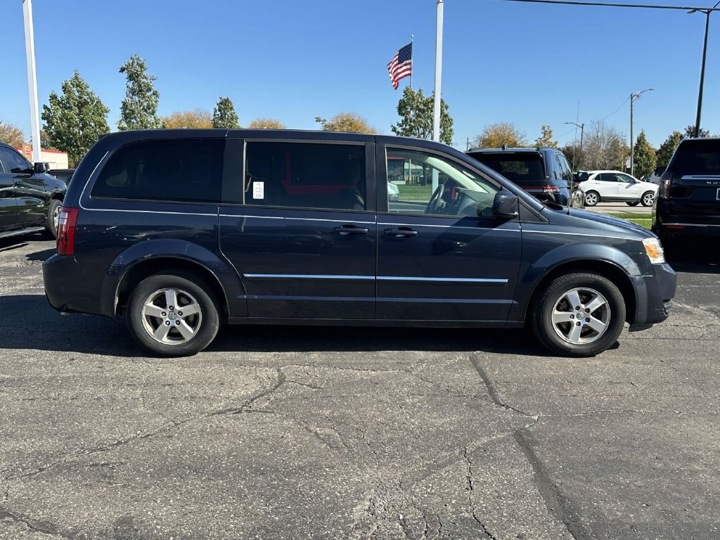 Used 2008 Dodge Grand Caravan SXT FWD image 2