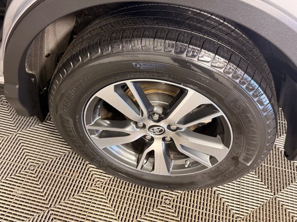 Used 2016 Toyota RAV4 XLE AWD/4WD image 13