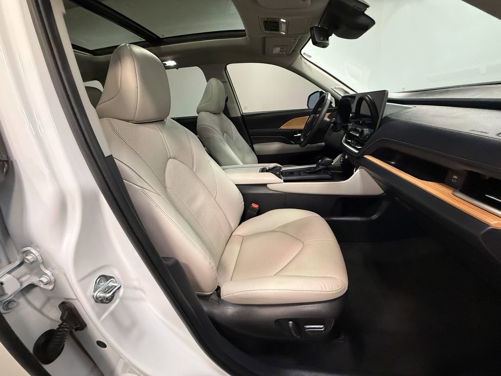 Used 2024 Toyota Grand Highlander AWD image 13