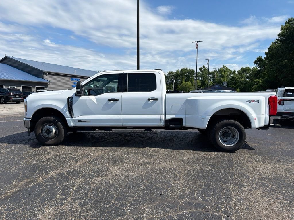 Used 2024 Ford F350 XLT AWD/4WD image 3