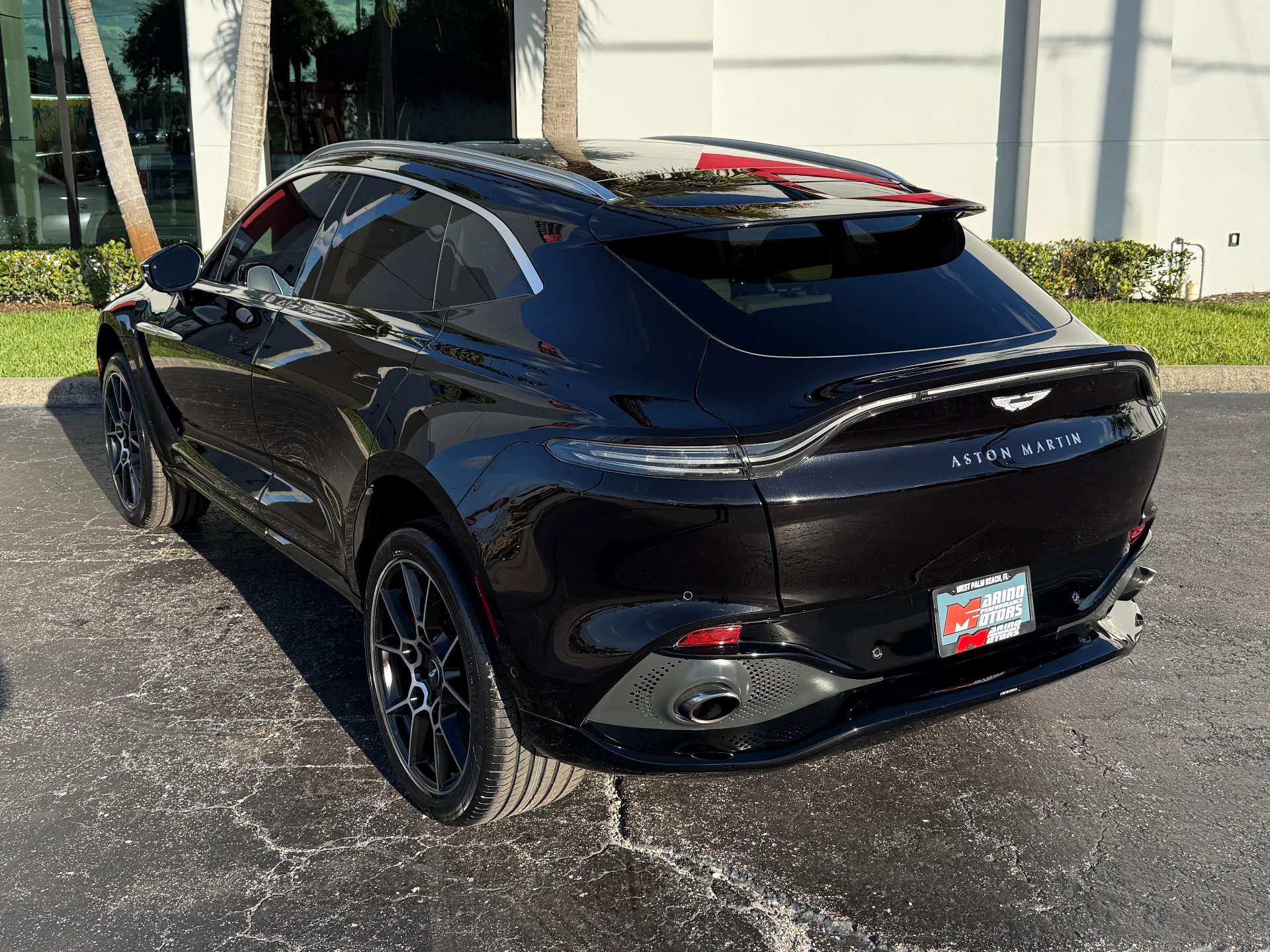 Used 2021 Aston Martin DBX image 14