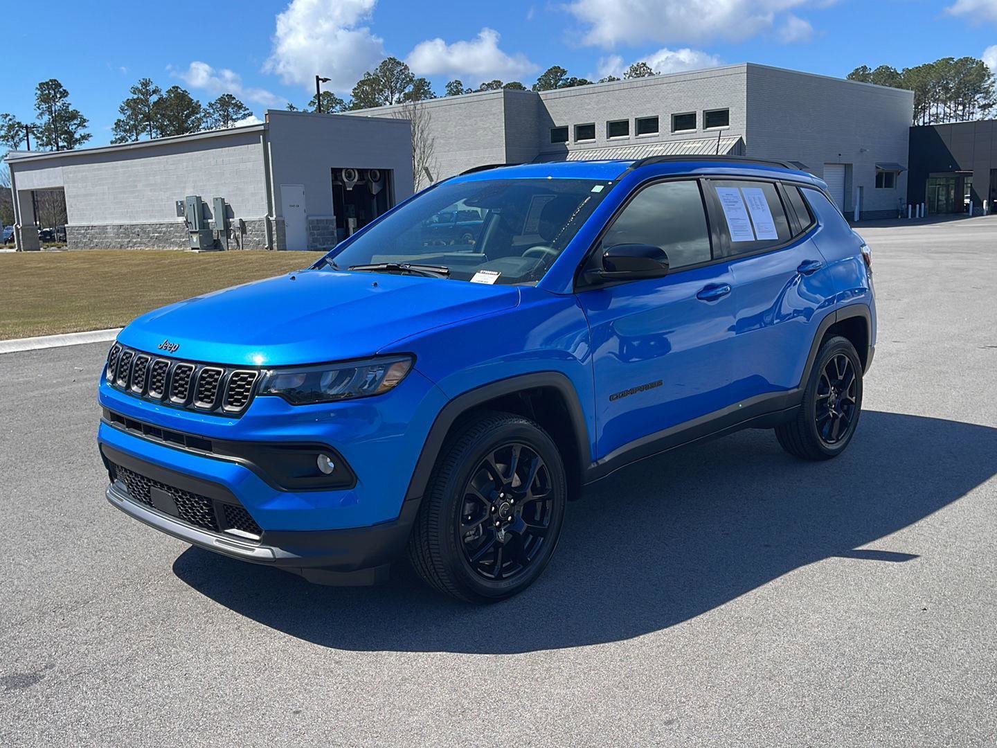 Used 2025 Jeep Compass Latitude w/ Altitude Special Edition image 3