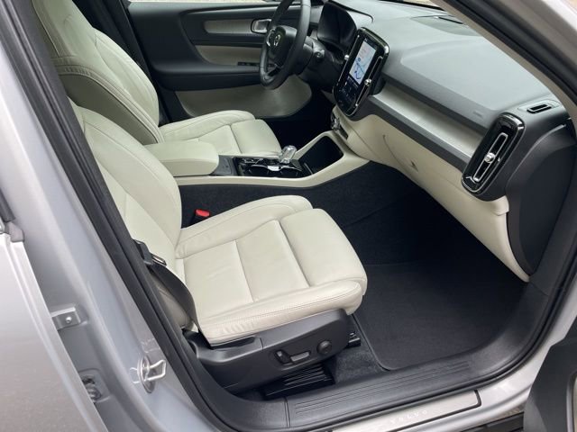 Certified 2023 Volvo XC40 B5 Plus w/ Climate Package AWD/4WD image 13