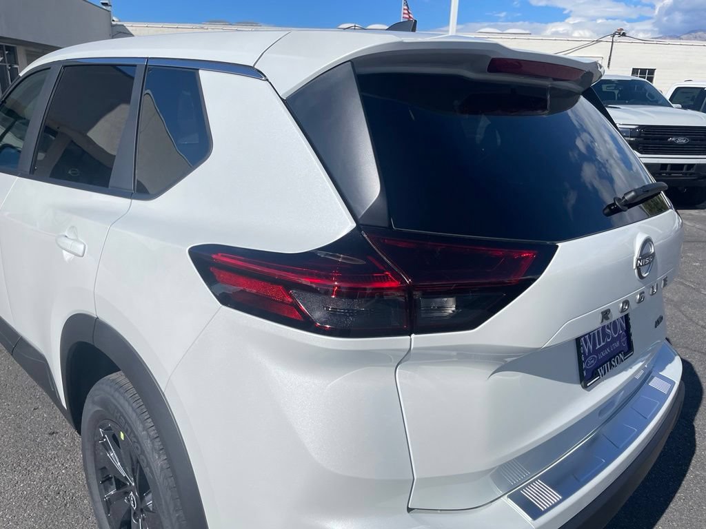 New 2026 Nissan Rogue SV AWD/4WD image 33
