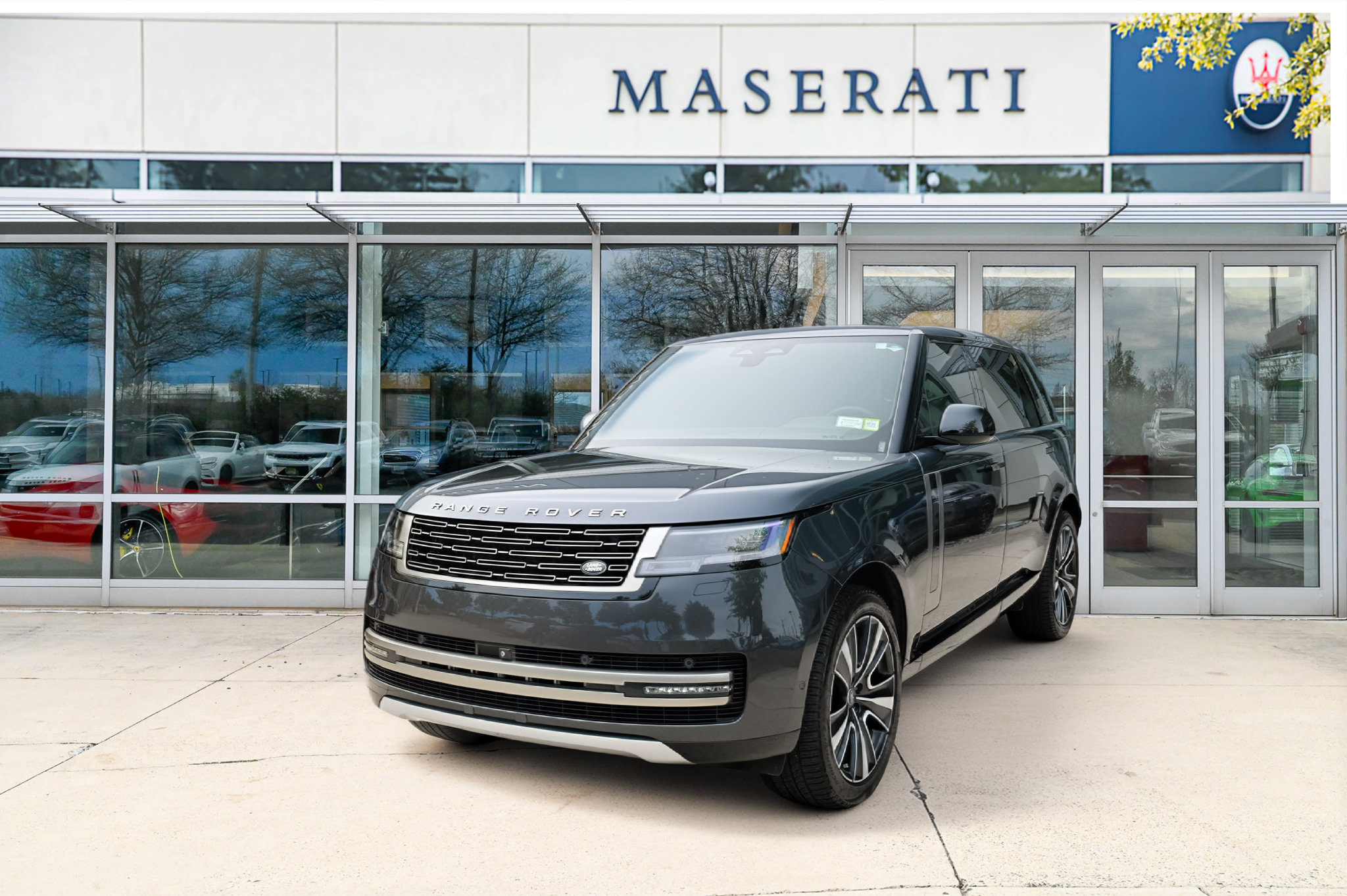 Used 2024 Land Rover Range Rover Long Wheelbase SE AWD/4WD video 1
