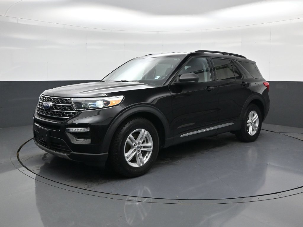 Used 2024 Ford Explorer XLT w/ Equipment Group 202A RWD image 4