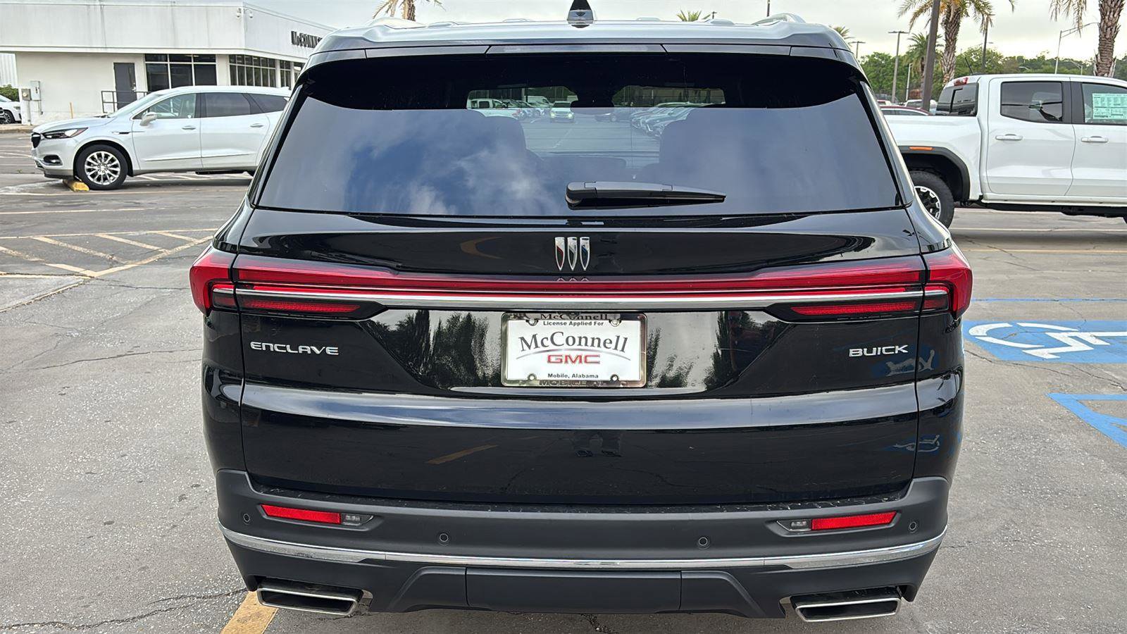 Certified 2025 Buick Enclave Preferred FWD image 6