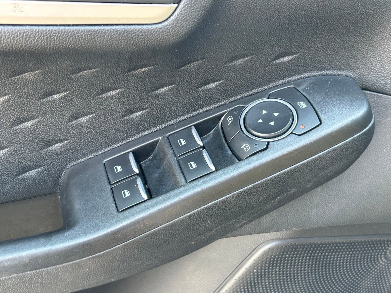 Used 2020 Ford Escape SE image 11