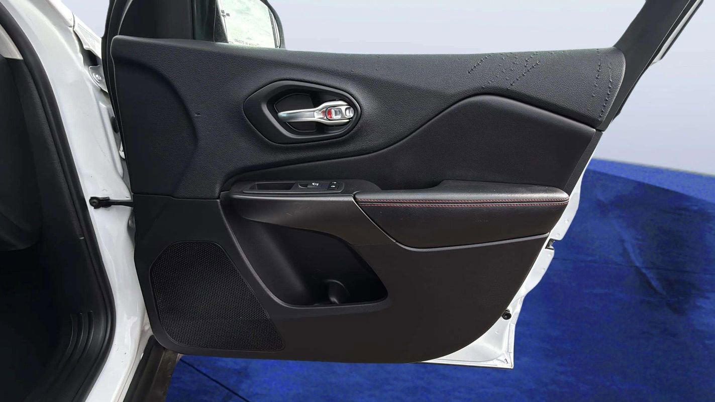 Used 2019 Jeep Cherokee Trailhawk image 19