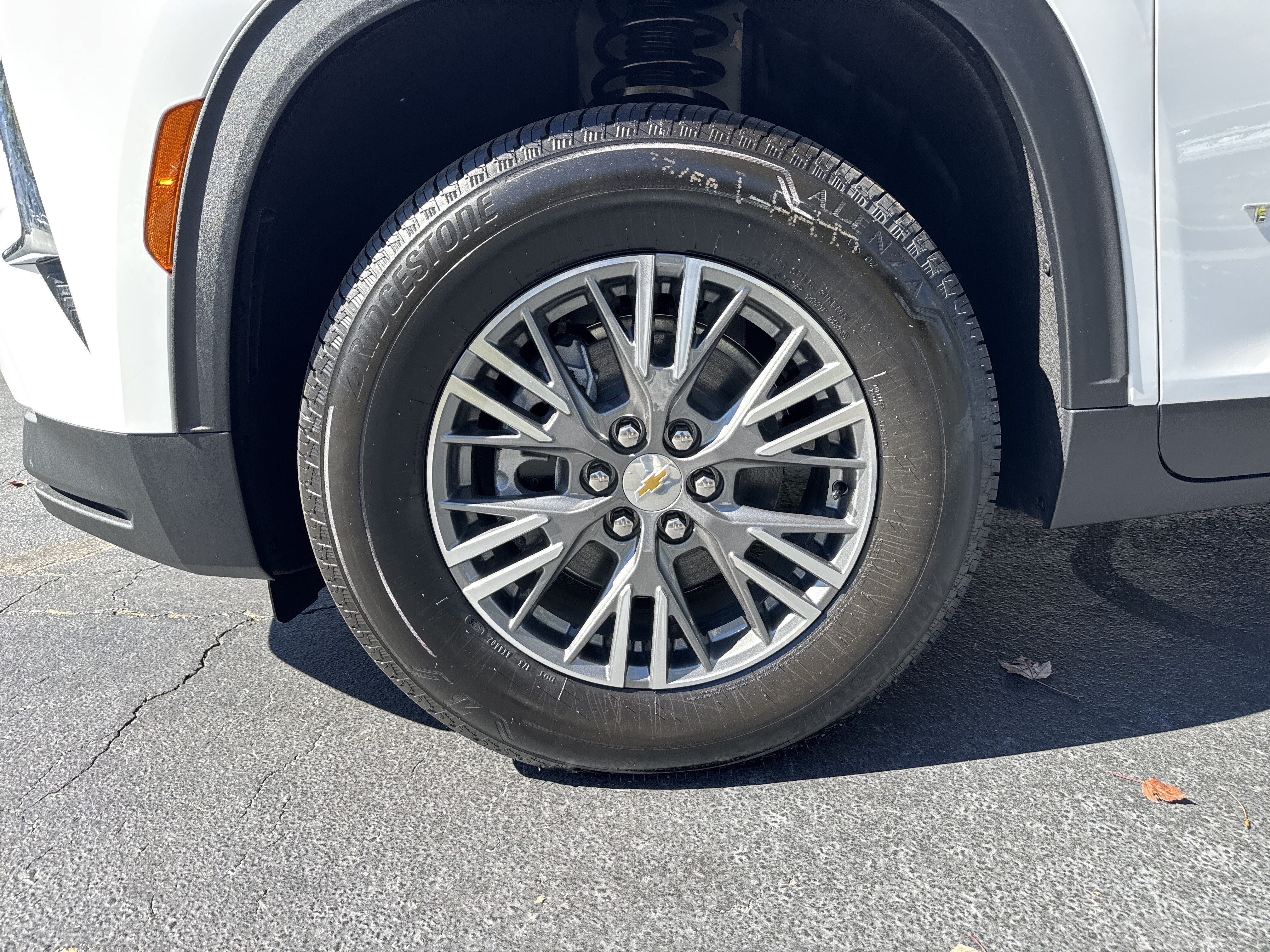New 2027 Chevrolet Traverse LT w/ LPO, Floor Liner Package FWD image 11