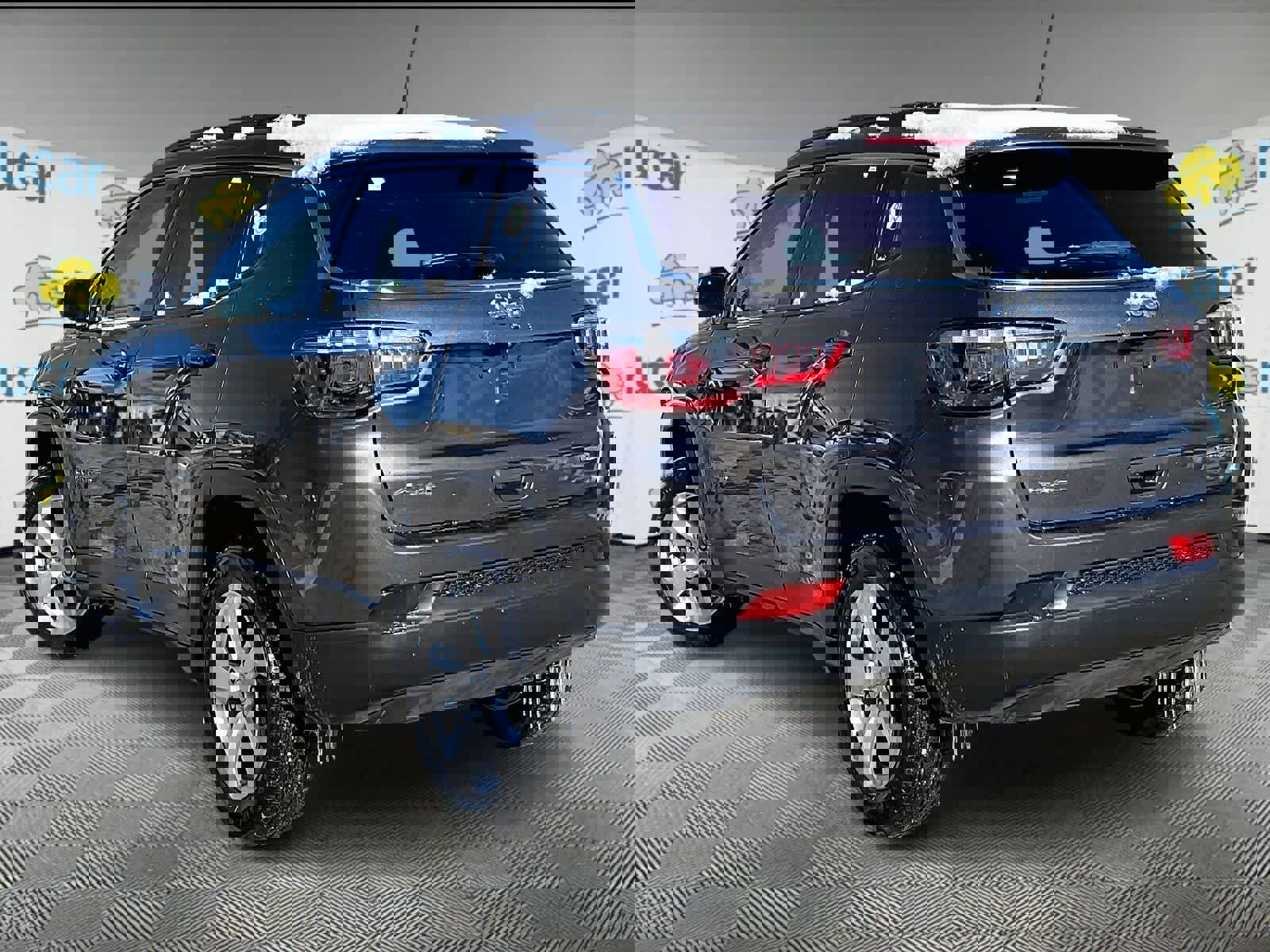 Used 2022 Jeep Compass Latitude w/ Mopar Graphics Package image 4