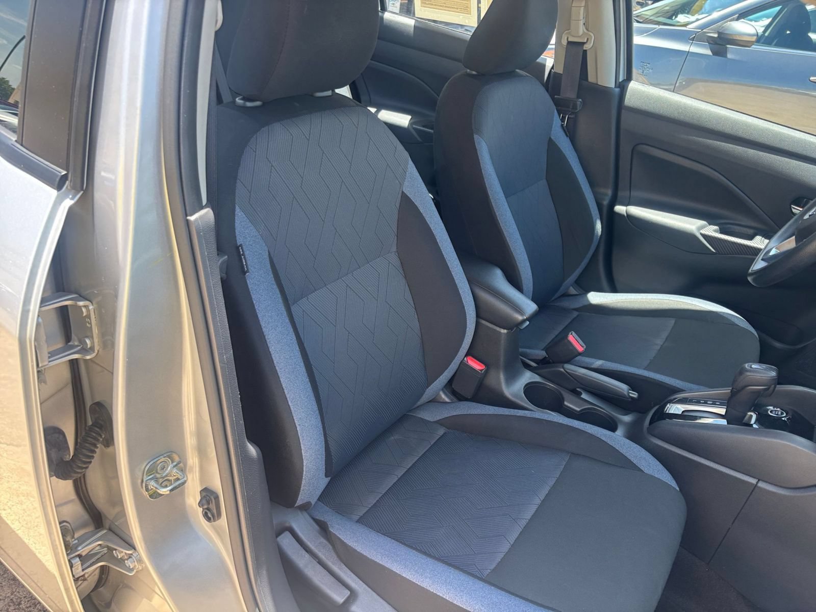 Used 2025 Nissan Versa SV FWD image 34