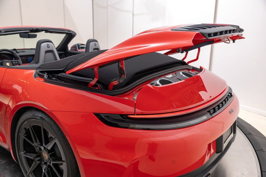 Used 2025 Porsche 911 Carrera T RWD image 23