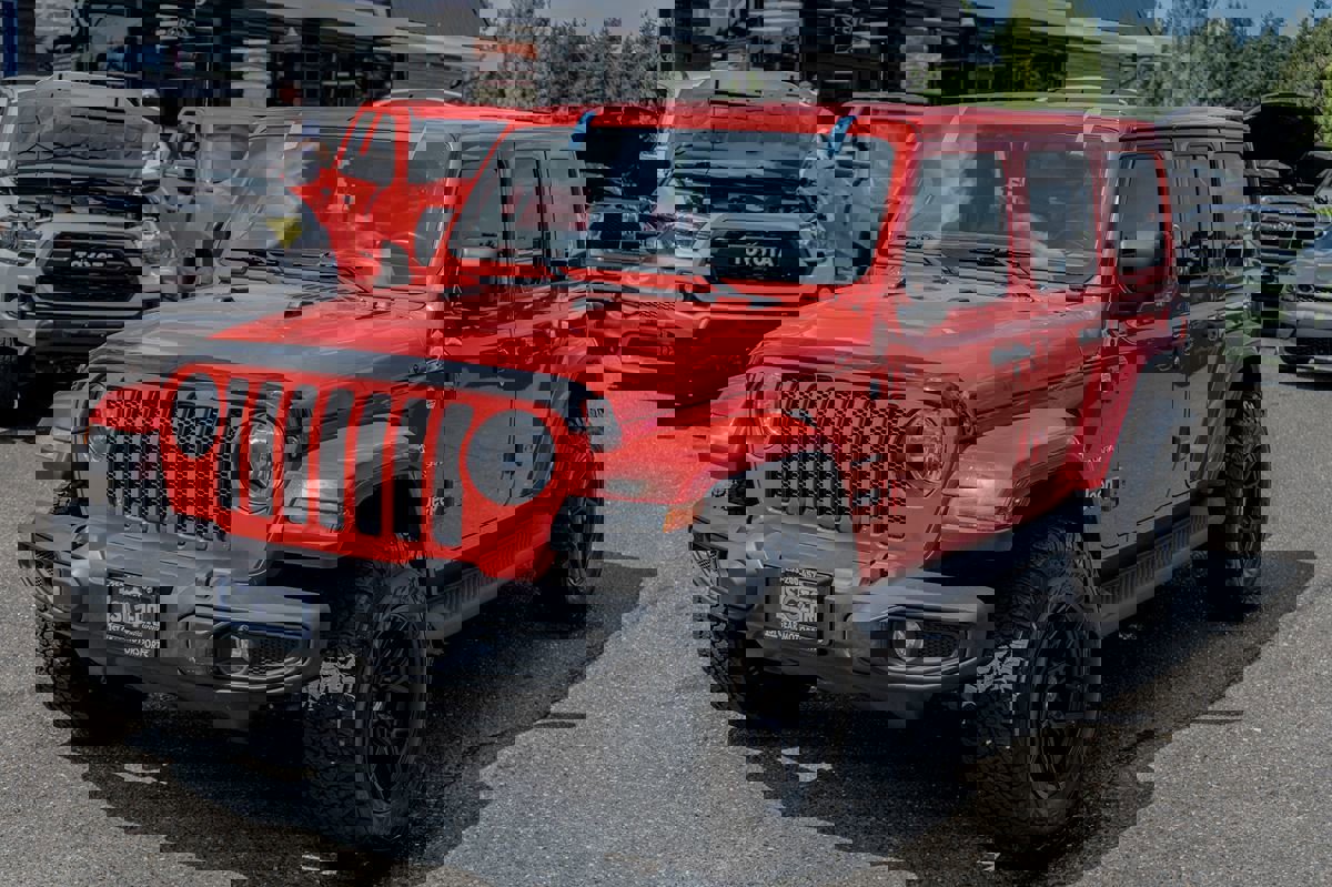 Used 2021 Jeep Wrangler Unlimited Sahara w/ Uconnect 4C Nav & Sound Group image 3