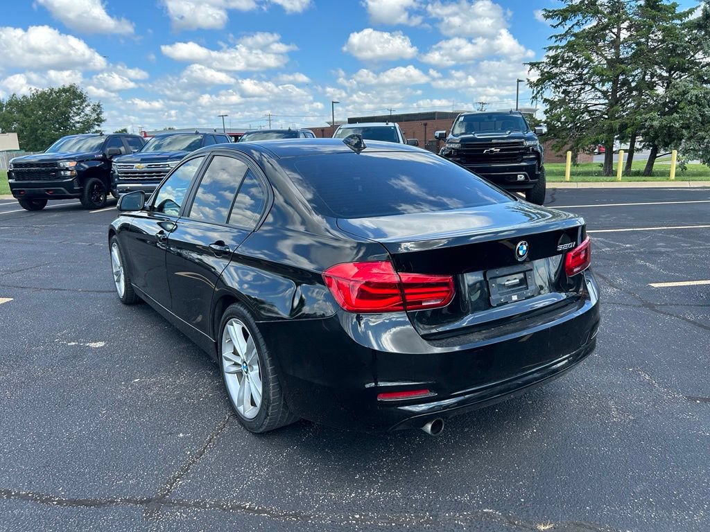 Used 2018 BMW 320i Sedan RWD image 5
