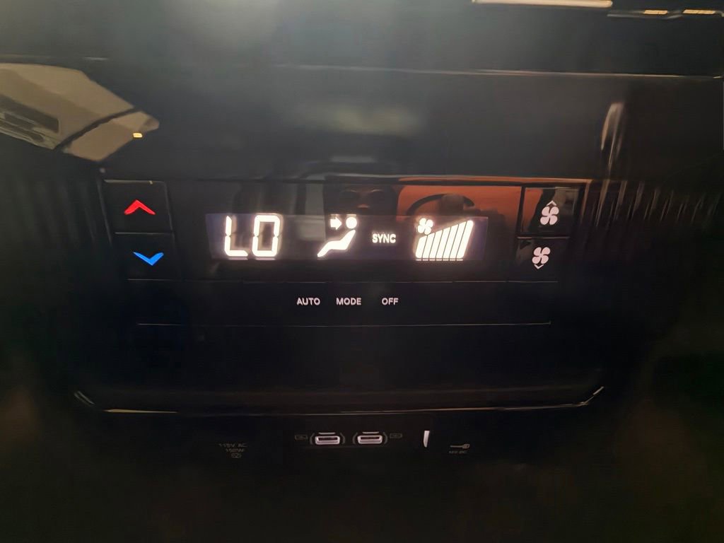 Used 2025 Jeep Wagoneer 4WD image 28