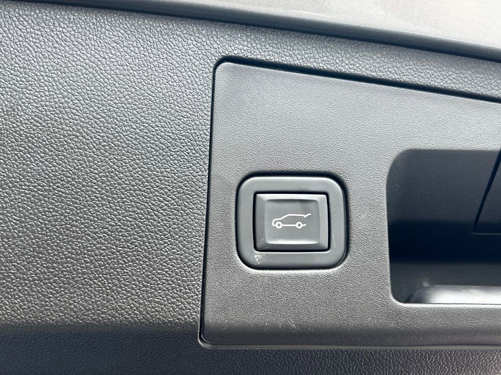 Certified 2024 Cadillac XT4 Premium Luxury w/ Cold Weather Package image 19