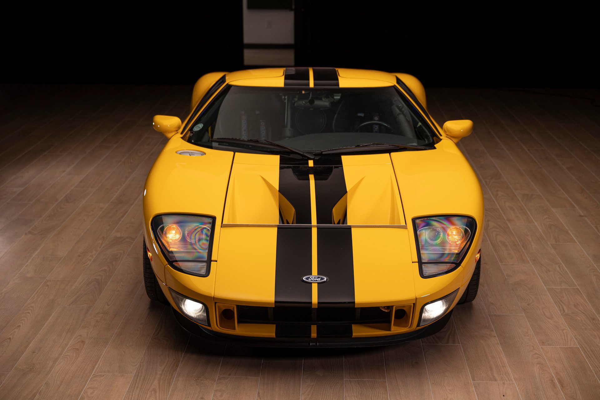 Used 2005 Ford GT RWD image 14
