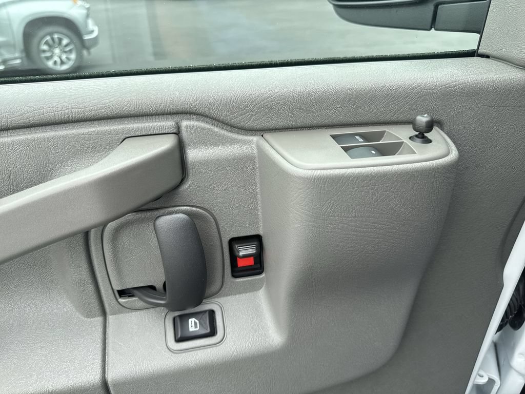 New 2025 GMC Savana 3500 Extended RWD image 19