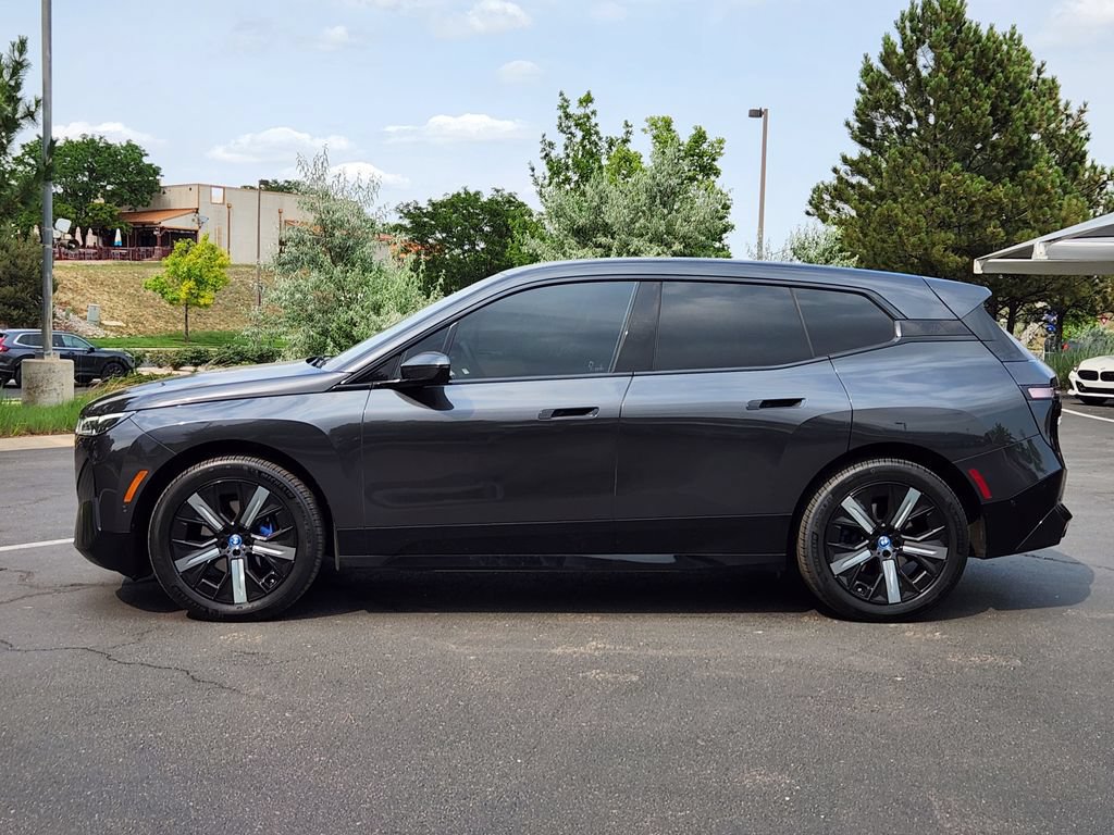 Used 2023 BMW iX xDrive50 w/ Sport Package AWD/4WD image 2
