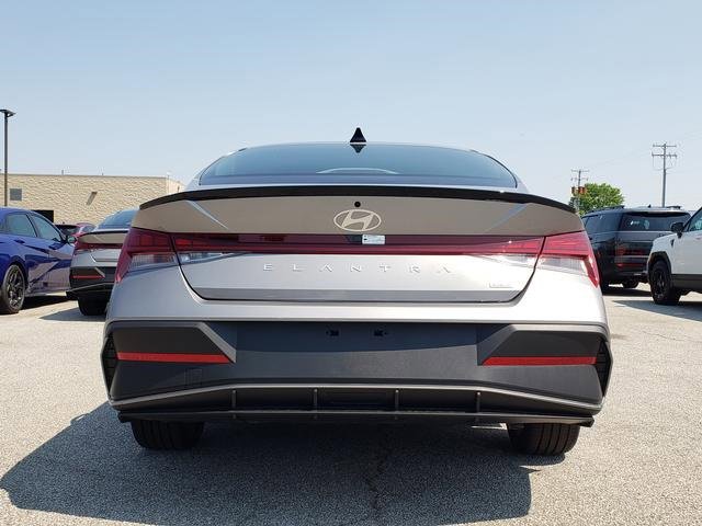New 2025 Hyundai Elantra SEL image 4