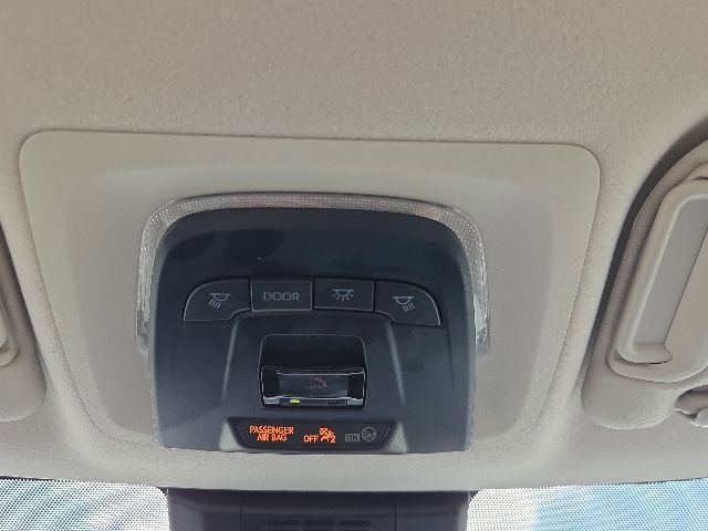 Used 2025 Toyota Corolla LE w/ LE Premium Package FWD image 31