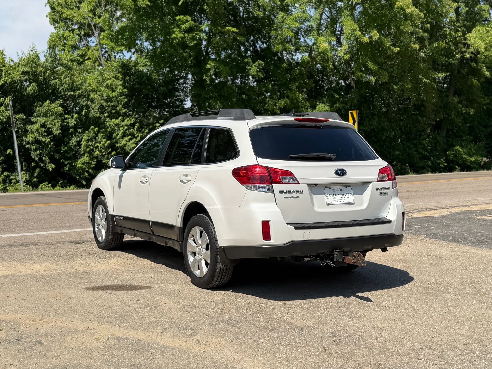 Used 2011 Subaru Outback 3.6R Limited w/ PWR Moonroof Pkg AWD/4WD image 13
