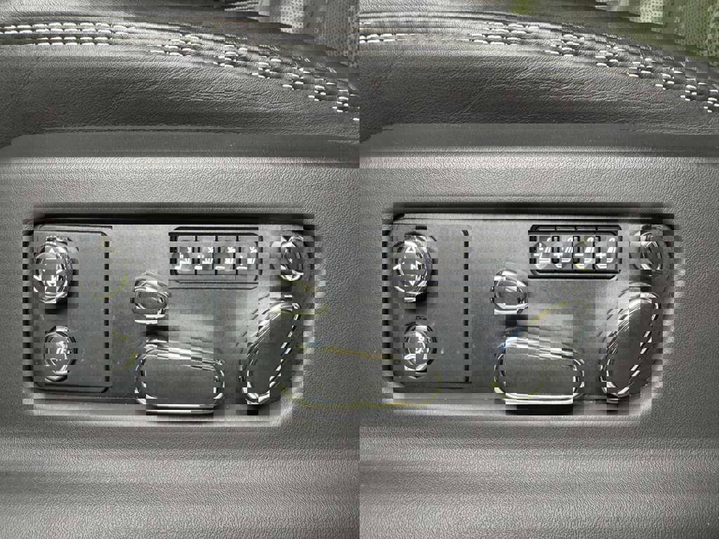Used 2023 Bentley Bentayga Extended Wheelbase image 37
