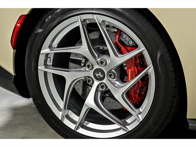 Used 2019 Ferrari 812 Superfast RWD image 13