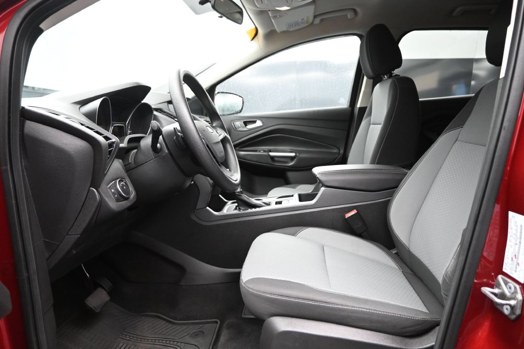 Used 2017 Ford Escape SE w/ Equipment Group 201A AWD/4WD image 9