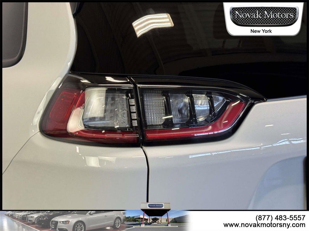 Used 2022 Jeep Cherokee Trailhawk image 10