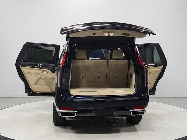 Used 2021 Cadillac Escalade Premium Luxury AWD/4WD image 14