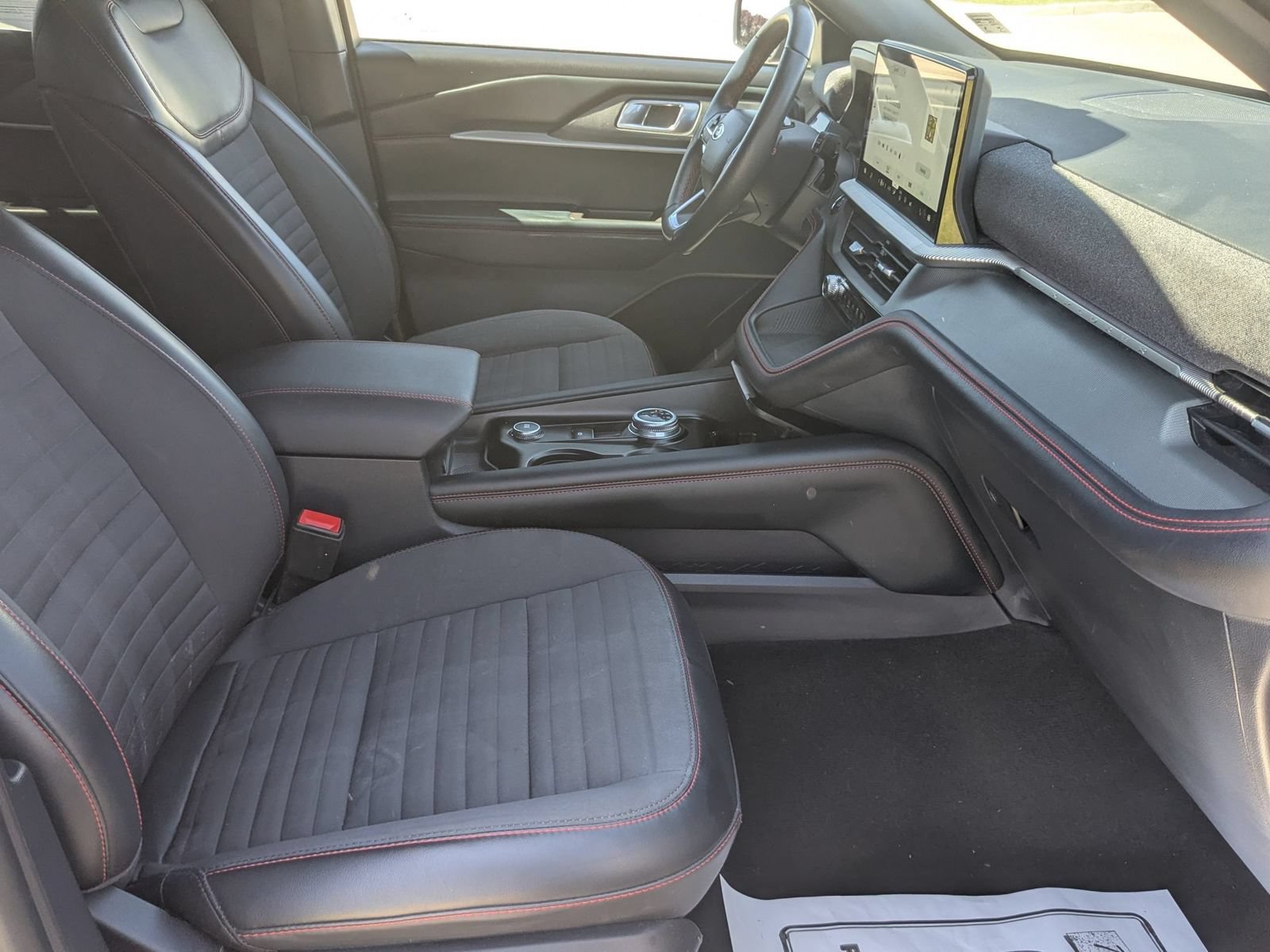 Used 2025 Ford Explorer ST-Line w/ ST-Line Street Pack AWD/4WD image 40